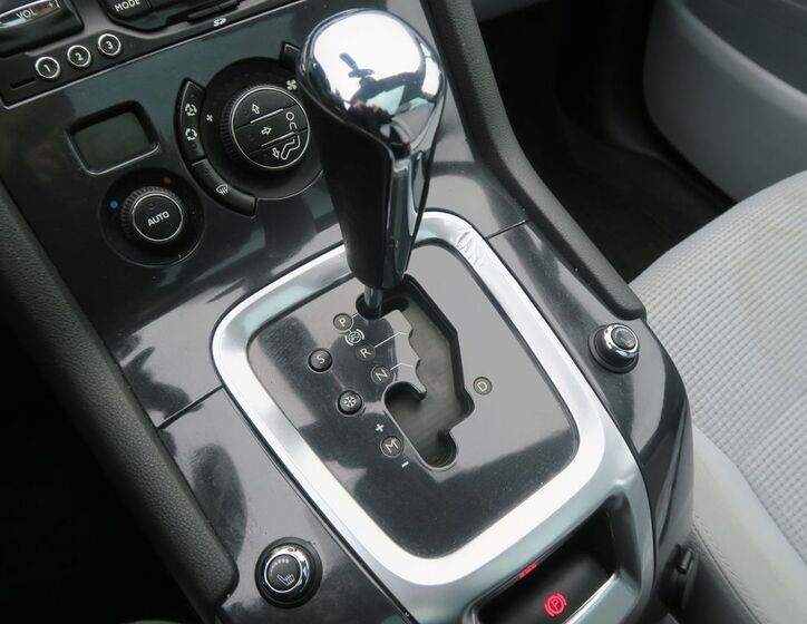 Peugeot 5008 MPV 2,0 l 120 kw