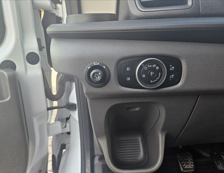 Ford Transit 8