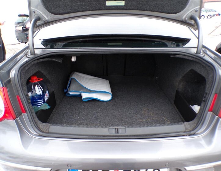 Volkswagen Passat Sedan 2,0 l 103 kw