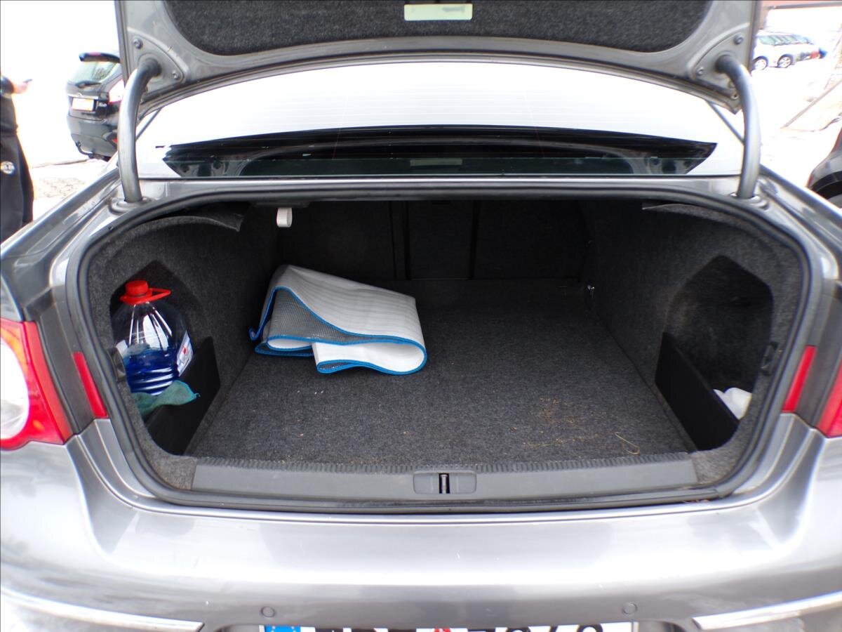 Volkswagen Passat Sedan 2,0 l 103 kw