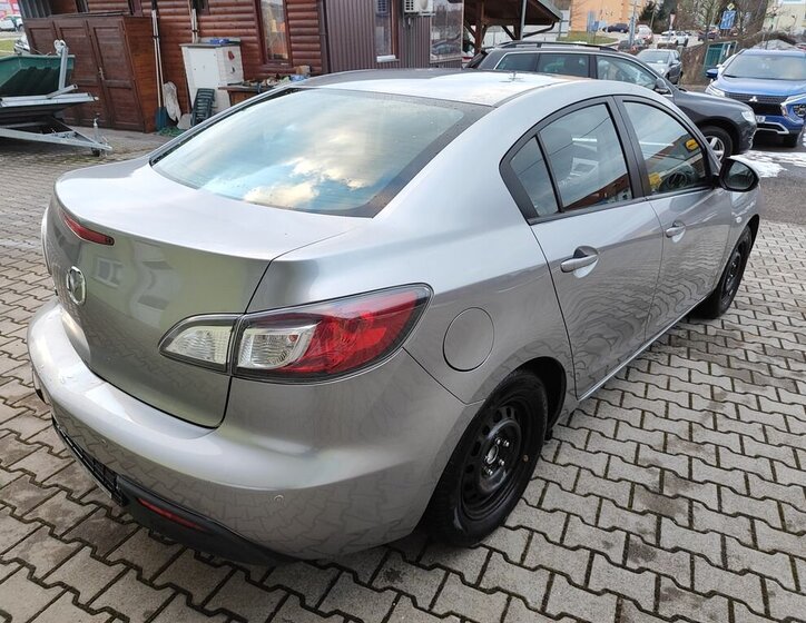 Mazda 3 4
