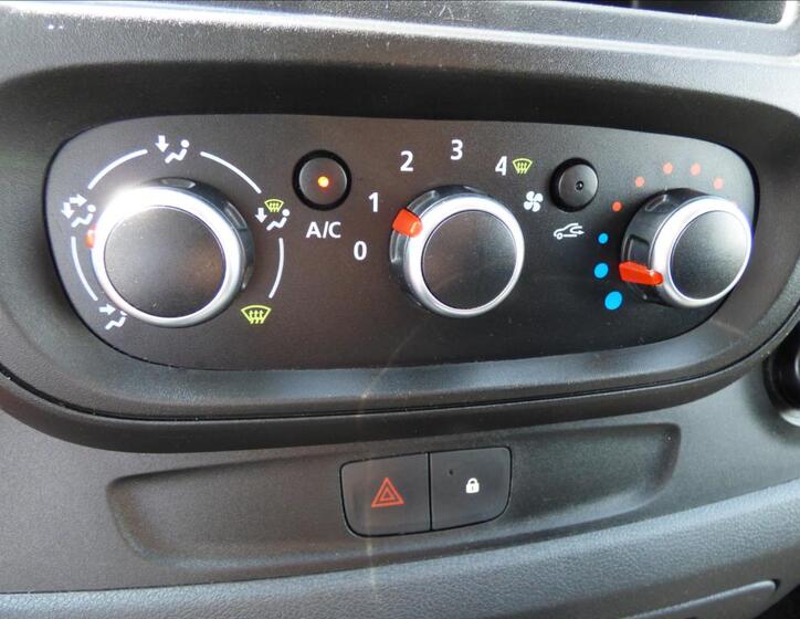 Renault Trafic 16