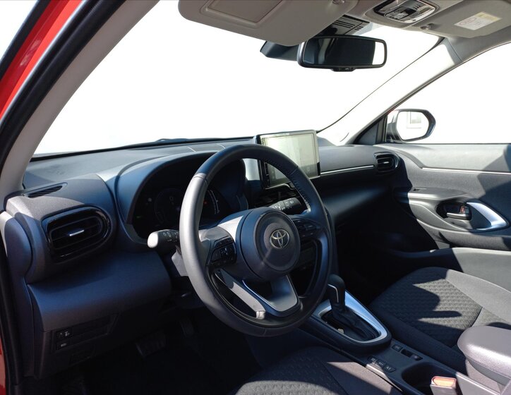 Toyota Yaris Cross CUV / Crossover 1,5 l 68 kw