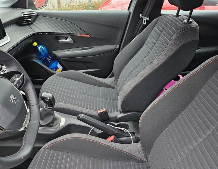 Peugeot 208 6