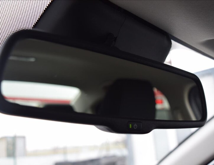 Mazda 3 Sedan / Limuzína 1,5 l 74 kw