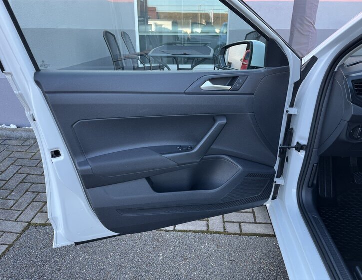 Volkswagen Polo Hatchback 999,0 48 kw