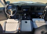 Land Rover Defender 19