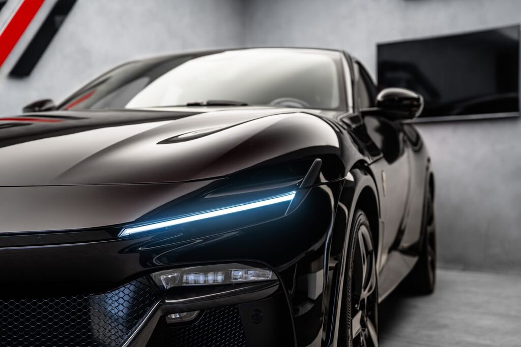 Ferrari Ostatní SUV / Terénní 6,5 l 529 kw