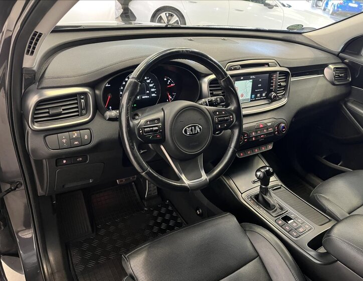 KIA Sorento 6