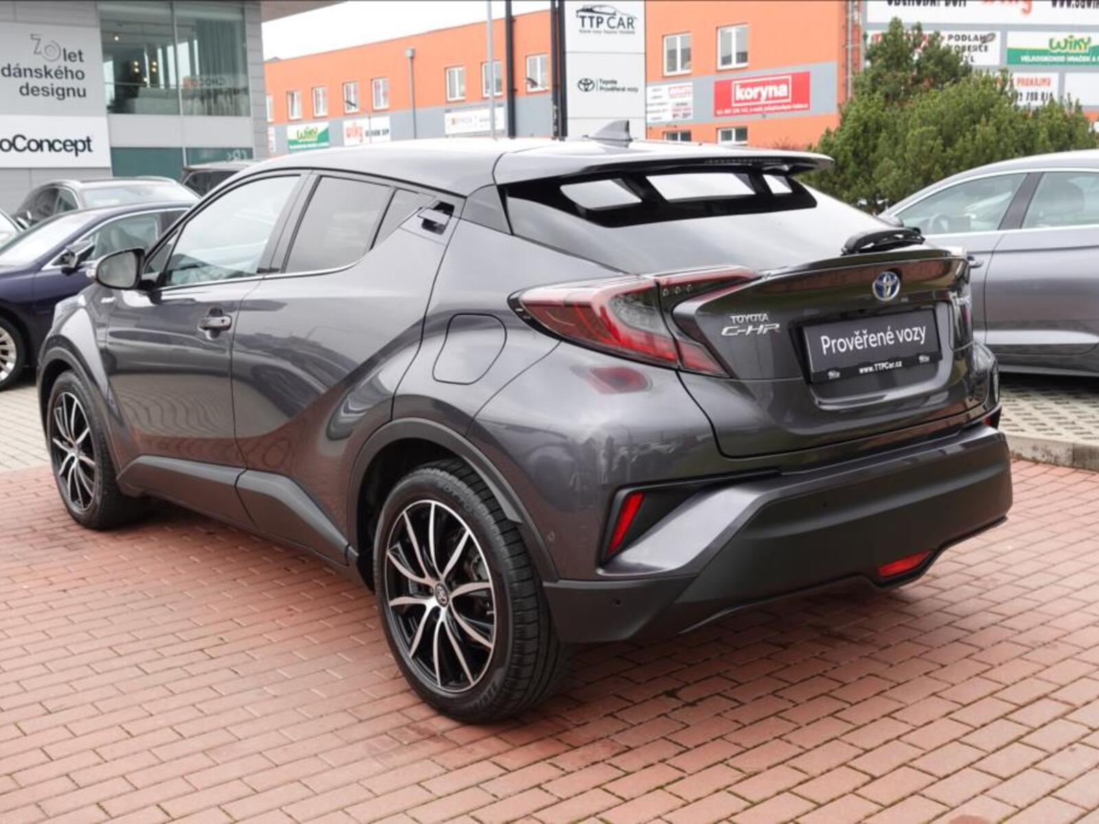 Toyota C-HR 6