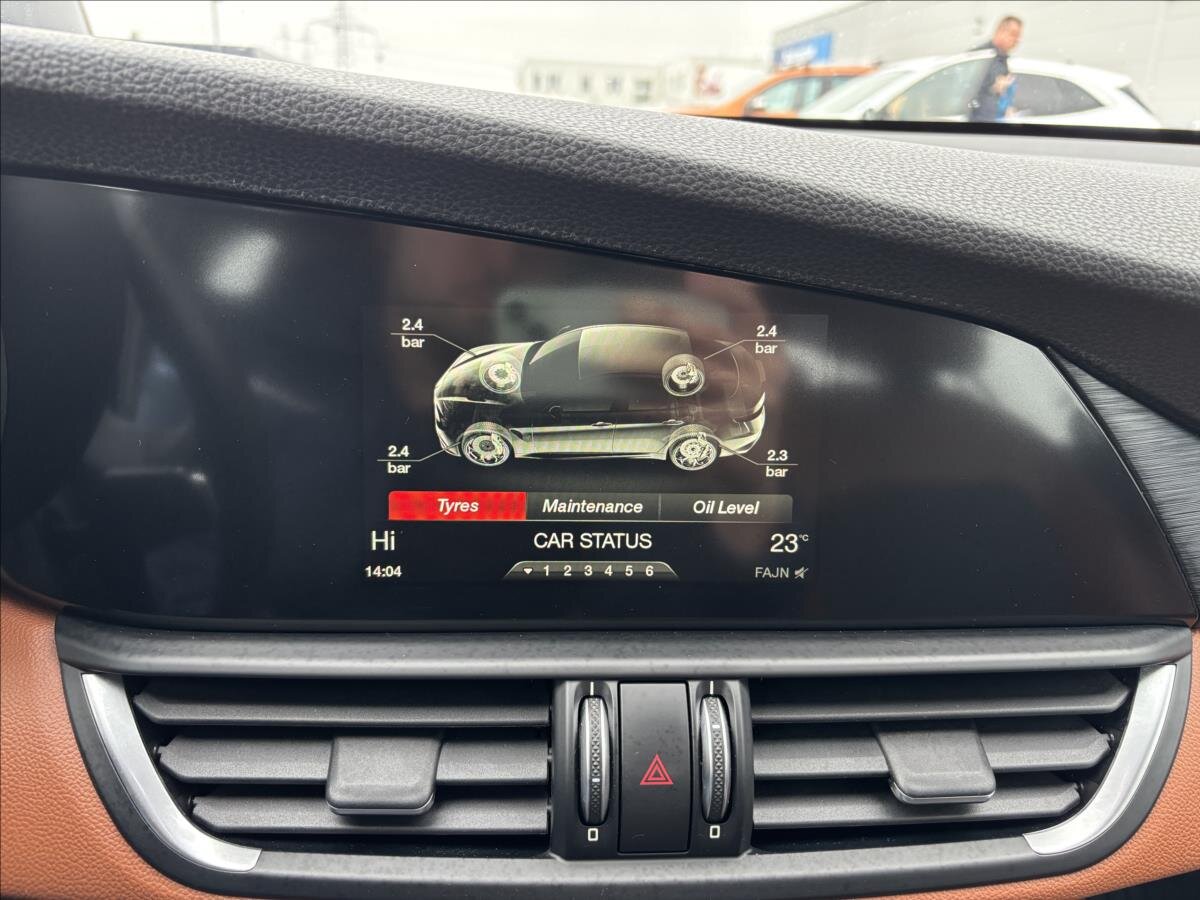 Alfa Romeo Giulia Sedan / Limuzína 2,1 l 132 kw