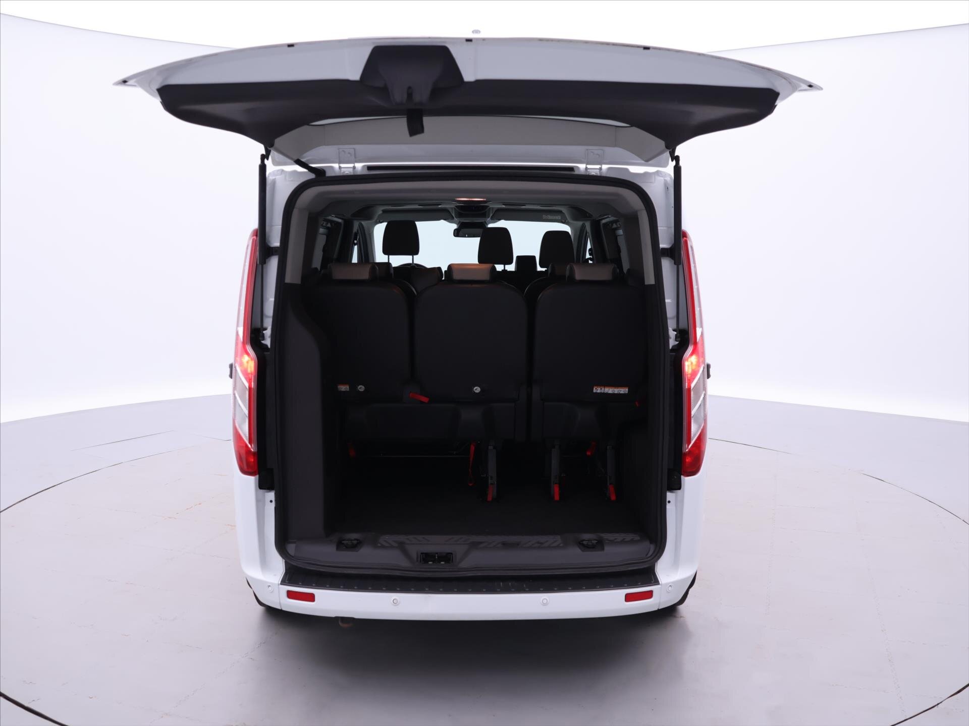 Ford Tourneo Custom Kombi 2,0 l 96 kw
