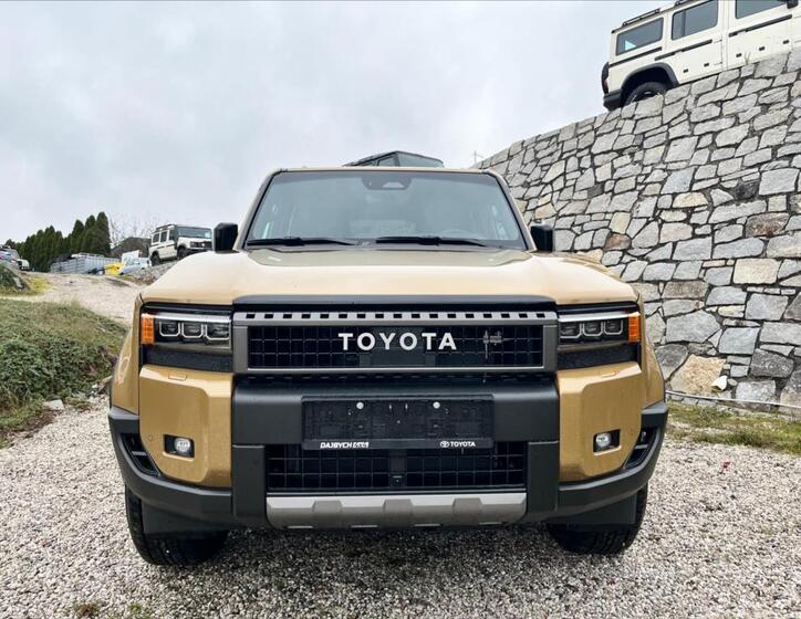 Toyota Land Cruiser 2