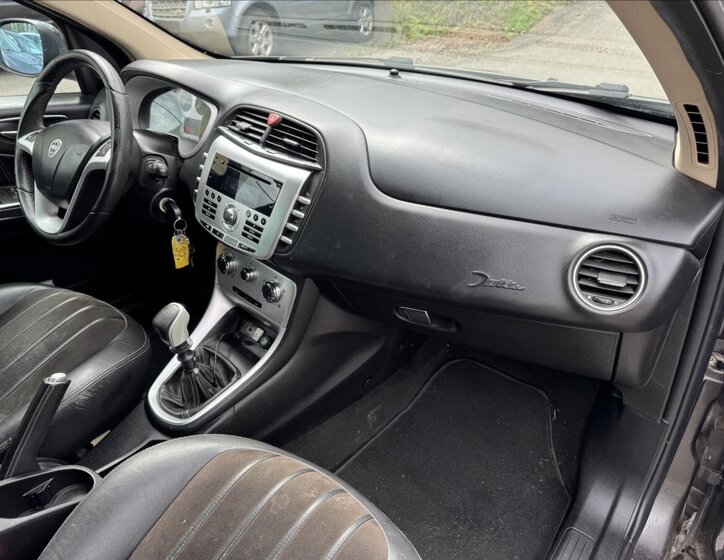 Lancia Delta Hatchback 2,0 l 121 kw