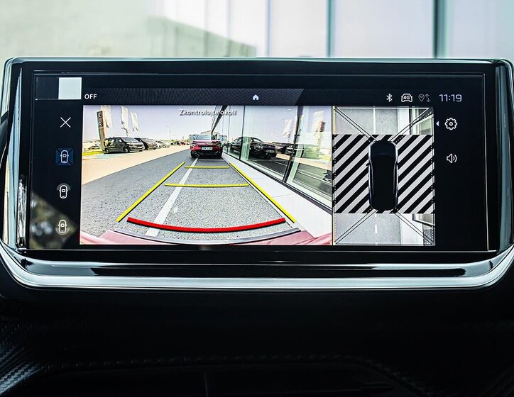 Peugeot 2008 SUV 1,2 l 100 kw