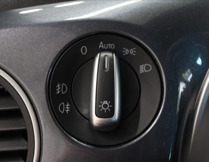 Volkswagen Beetle Hatchback 1,2 l 77 kw