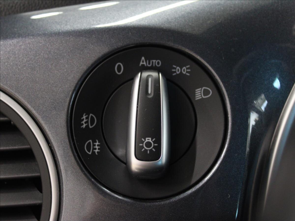 Volkswagen Beetle Hatchback 1,2 l 77 kw