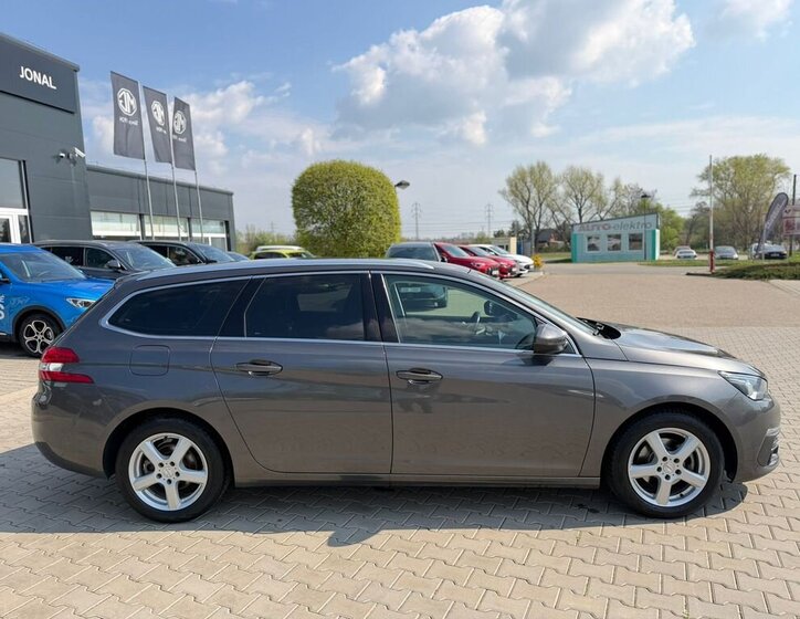 Peugeot 308 Kombi 1,2 l 96 kw