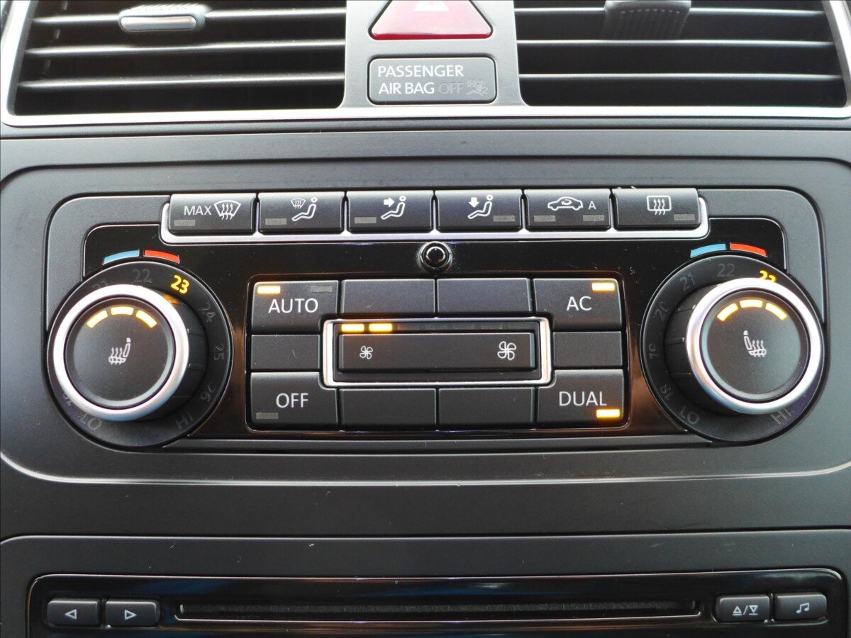 Volkswagen Touran Kombi 1,6 l 77 kw