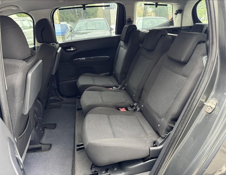 Peugeot 5008 Kombi 2,0 l 110 kw