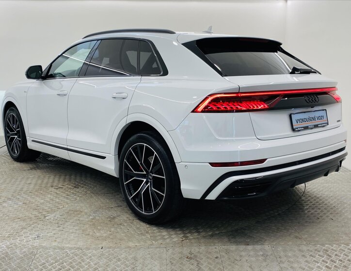 Audi Q8 SUV / Terénní 3,0 l 210 kw