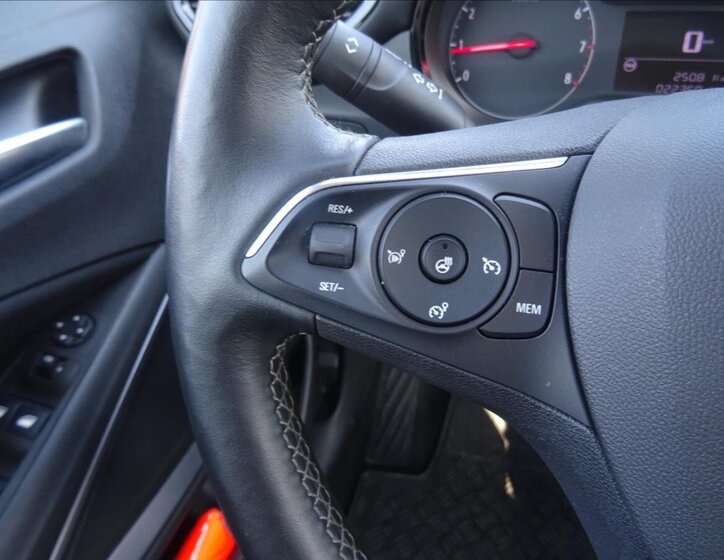 Opel Crossland X MPV 1,2 l 61 kw