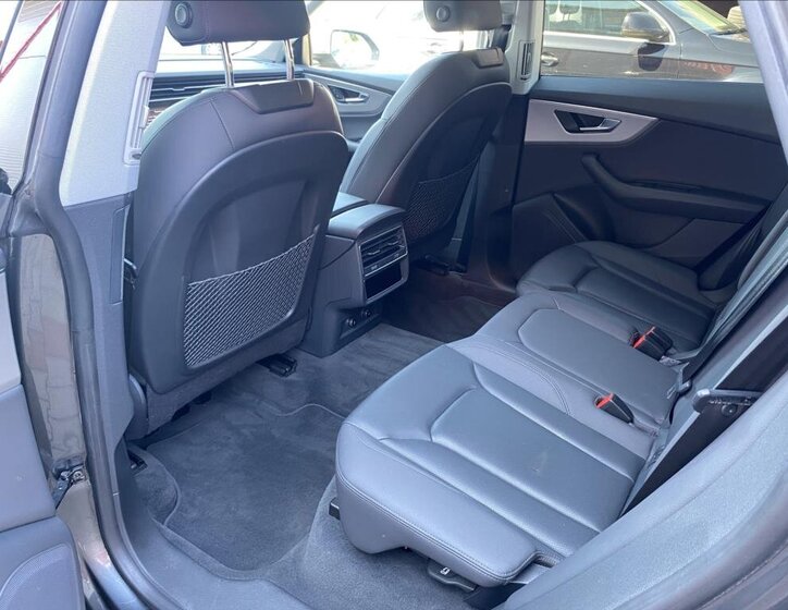 Audi Q8 SUV / Terénní 3,0 l 250 kw