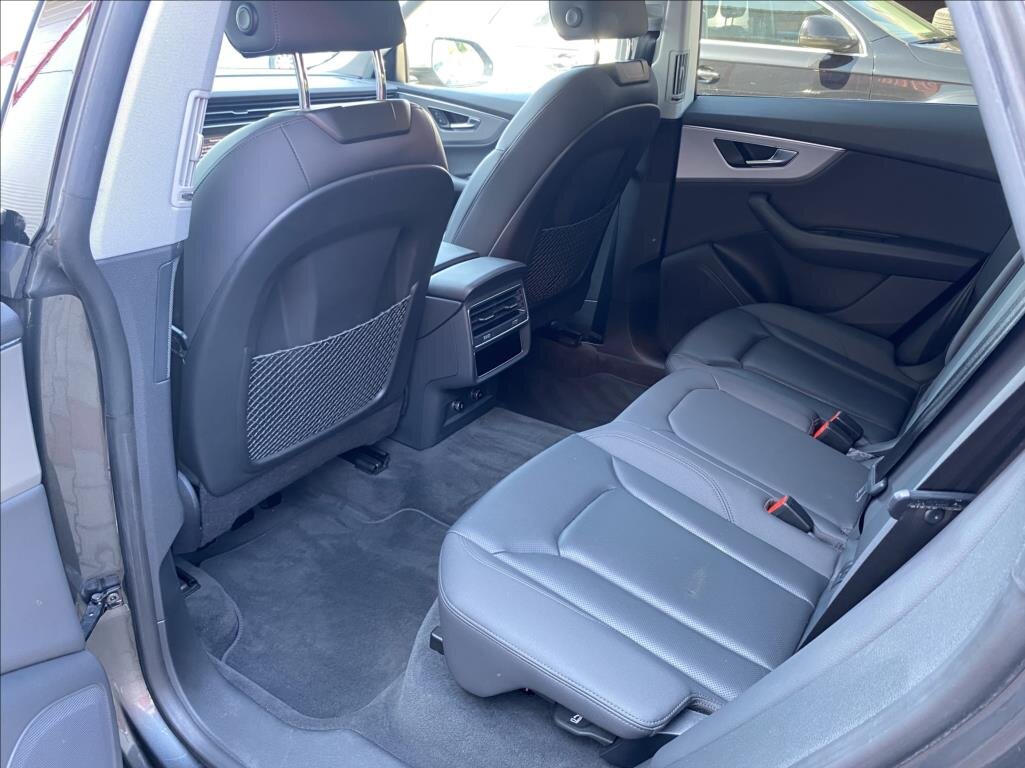 Audi Q8 SUV / Terénní 3,0 l 250 kw