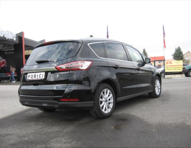 Ford S-MAX 5