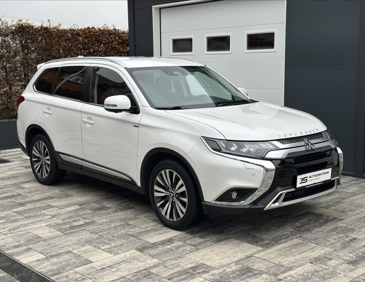 Mitsubishi Outlander 3