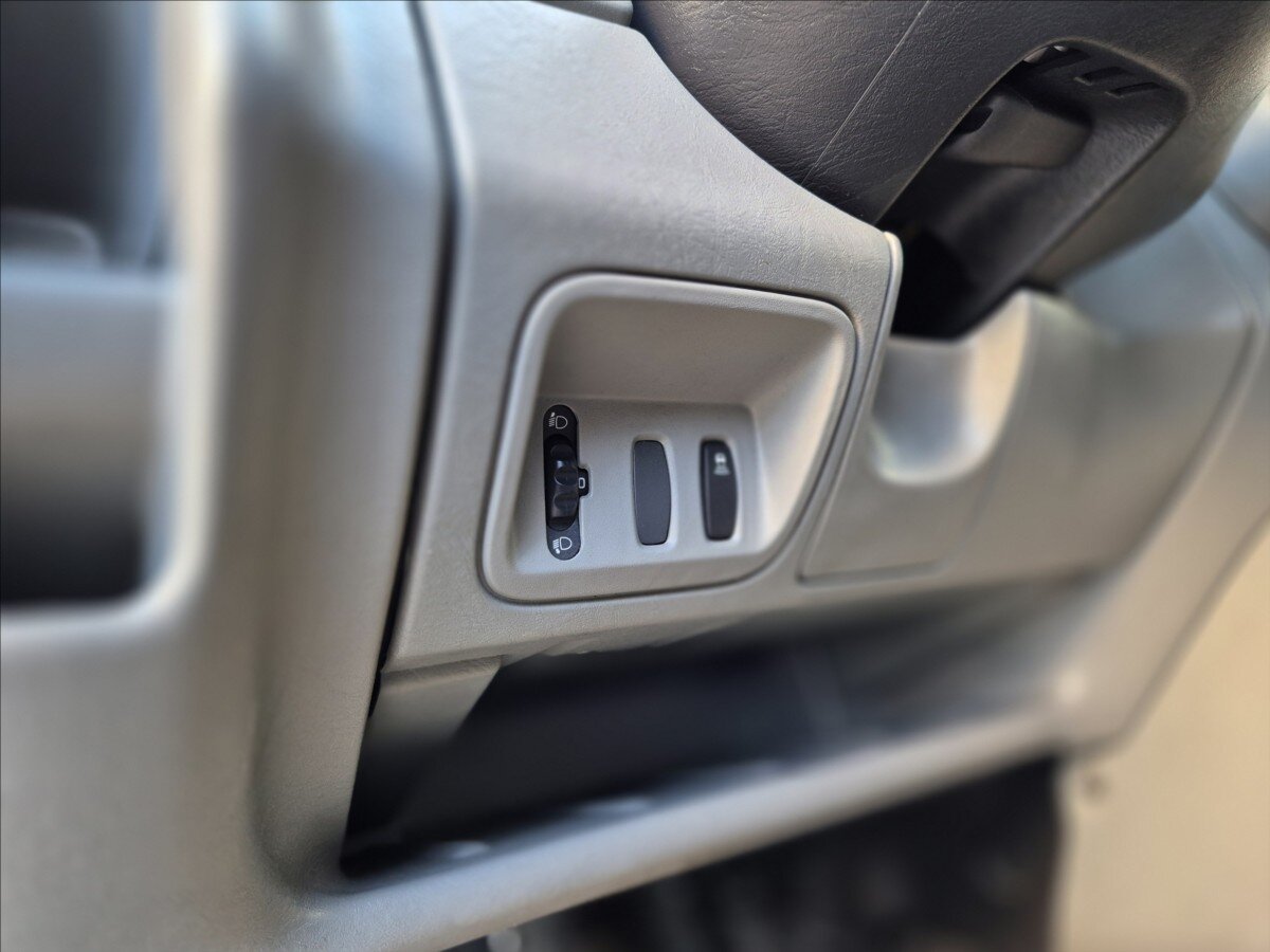 Opel Vivaro Kombi 2,5 l 107 kw