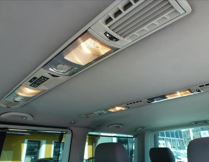 Volkswagen Multivan 18