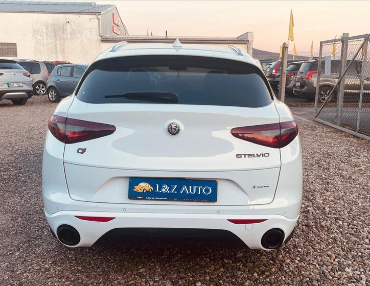 Alfa Romeo Stelvio SUV / Terénní 2,1 l 154 kw