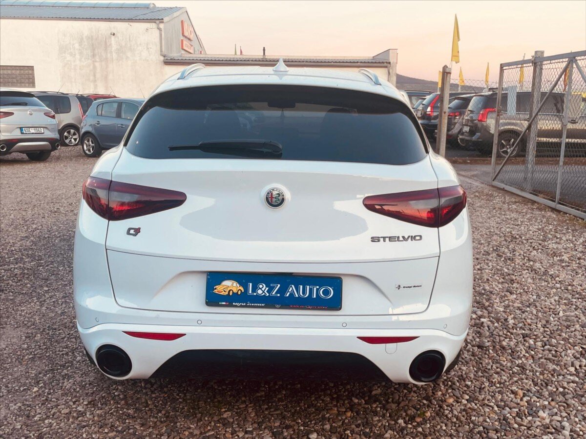 Alfa Romeo Stelvio SUV / Terénní 2,1 l 154 kw