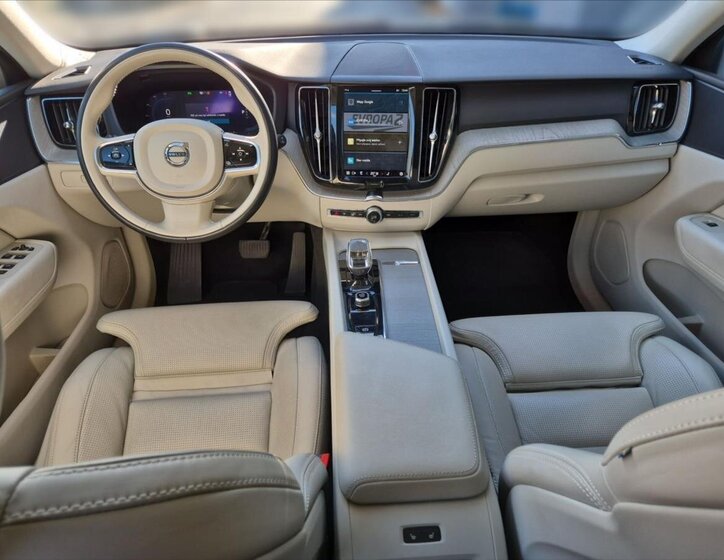 Volvo XC60 SUV / Terénní 2,0 l 186 kw