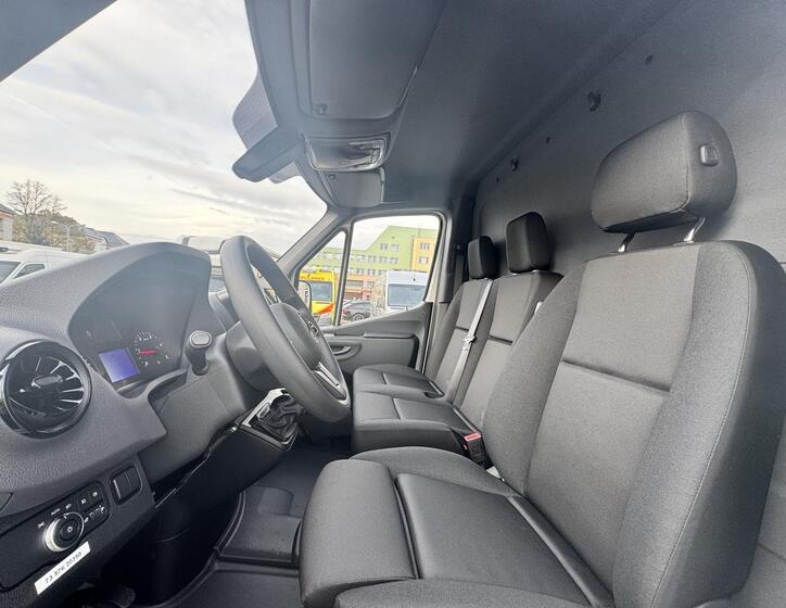 Mercedes-Benz Sprinter 12