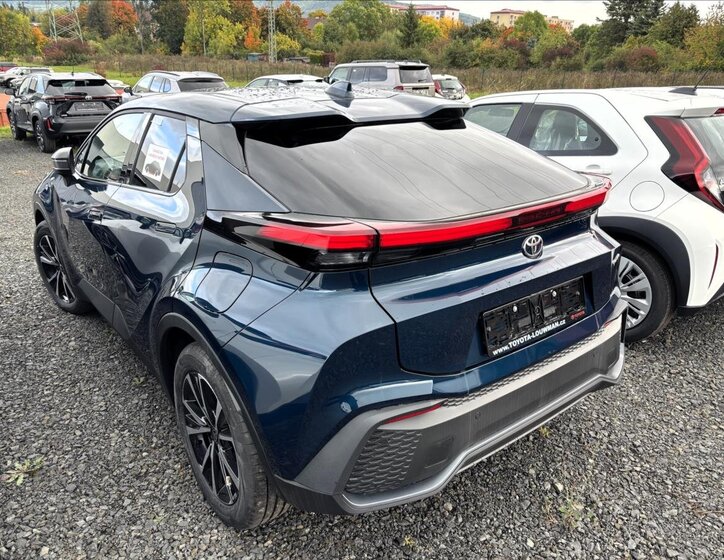 Toyota C-HR SUV 1,8 l 103 kw