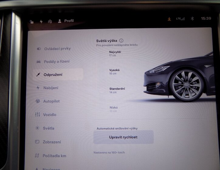 Tesla Model S 32