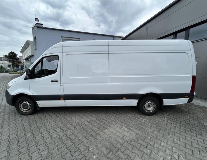 Mercedes-Benz Sprinter 4