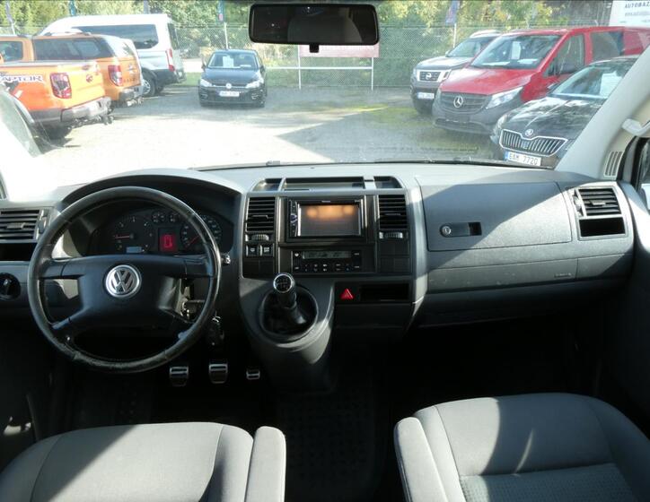Volkswagen Caravelle 32