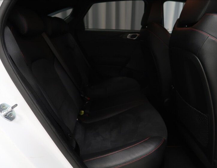 KIA ProCeed Kombi 1,6 l 150 kw