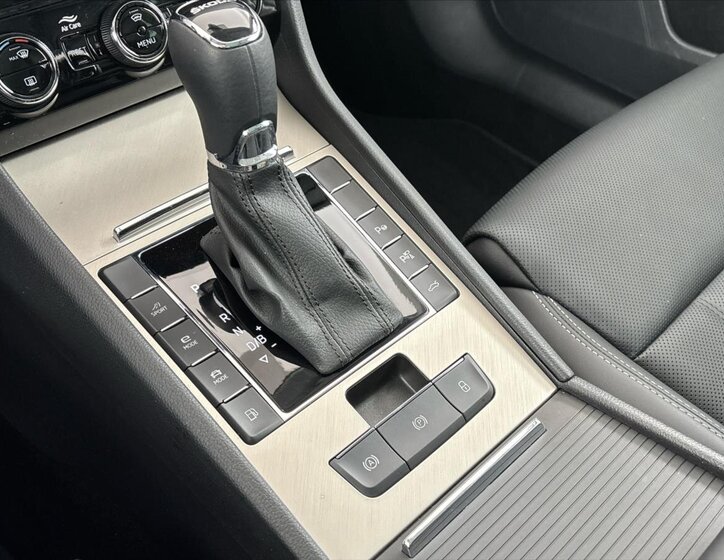 Škoda Superb Liftback 1,4 l 160 kw