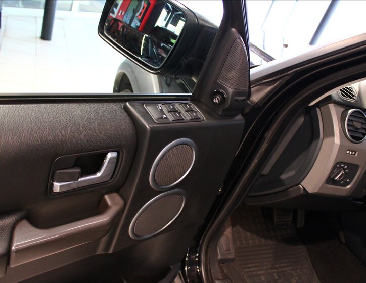 Land Rover Discovery 10