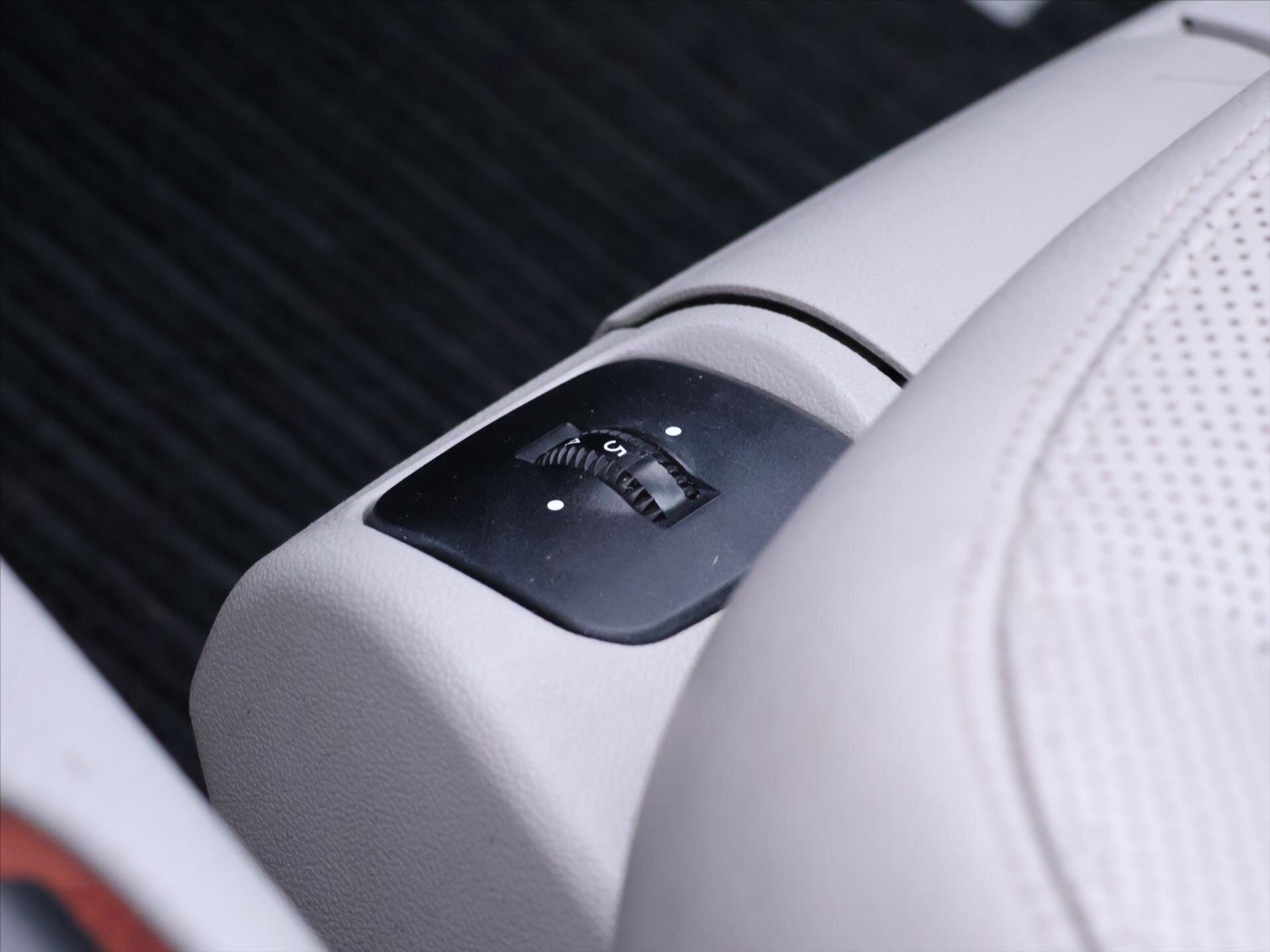 Mercedes-Benz Třídy S Sedan 3,2 l 150 kw