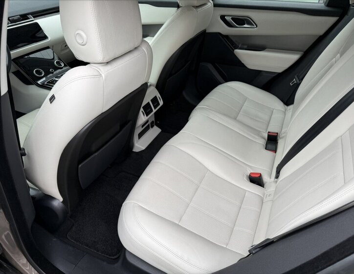 Land Rover Range Rover Velar SUV / Terénní 2,0 l 177 kw