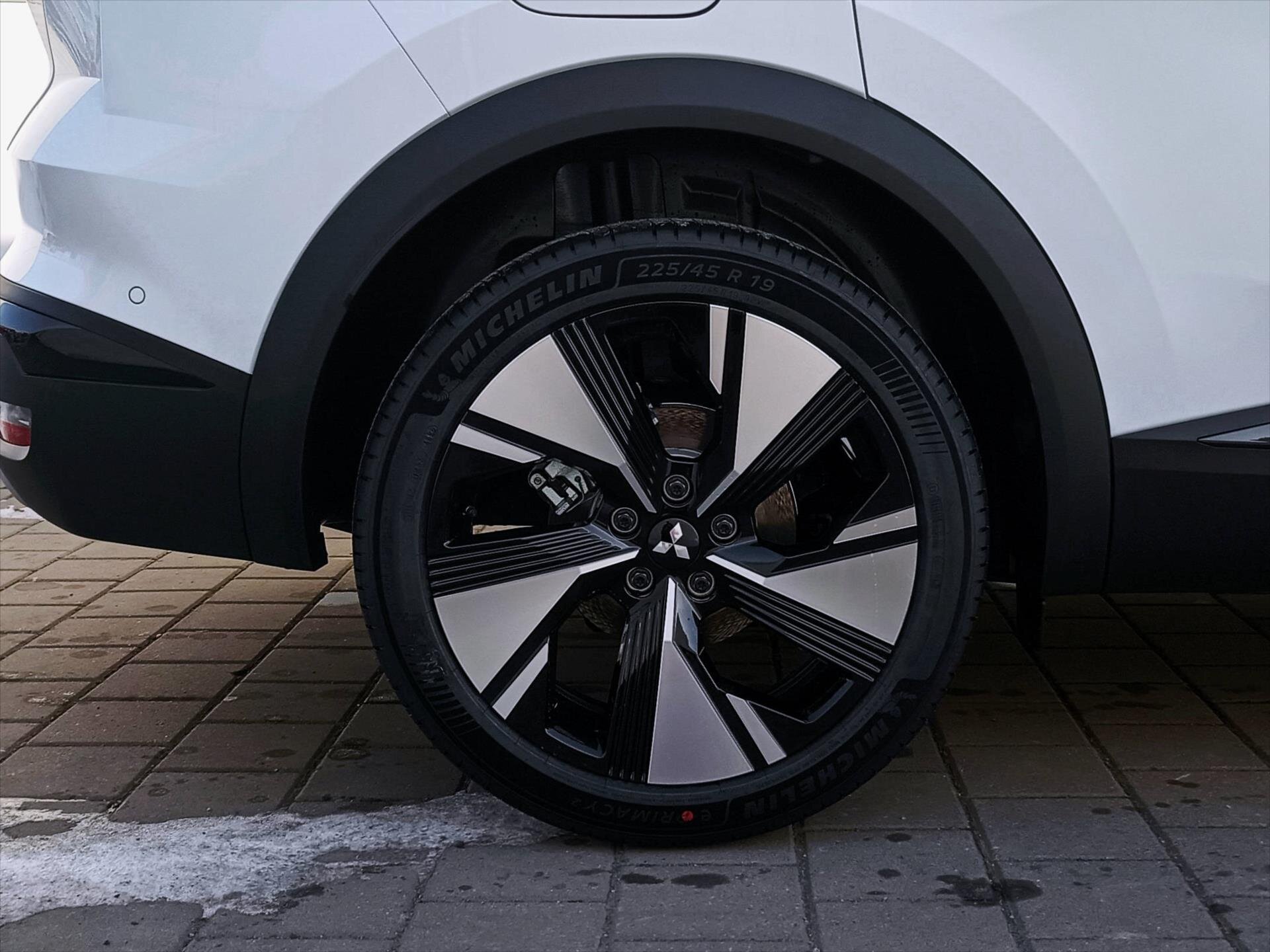 Mitsubishi Grandis SUV / Terénní 1,3 l 104 kw