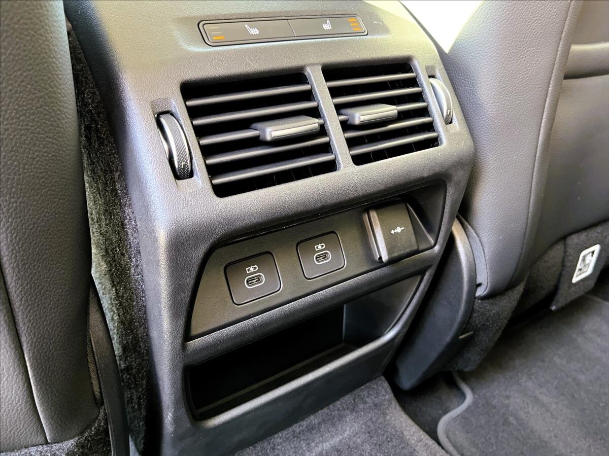 Land Rover Discovery Sport SUV / Terénní 2,0 l 120 kw