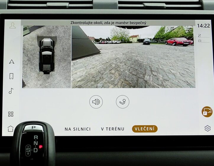 Land Rover Defender 26