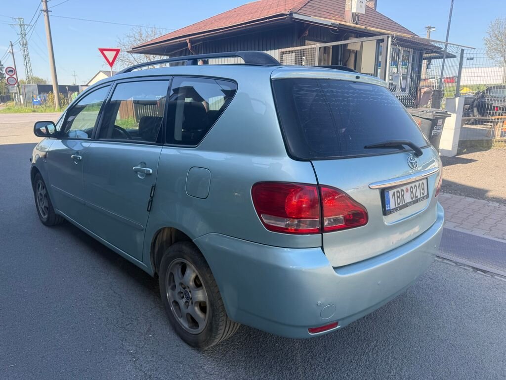 Toyota Avensis Verso MPV 2,0 l 85 kw