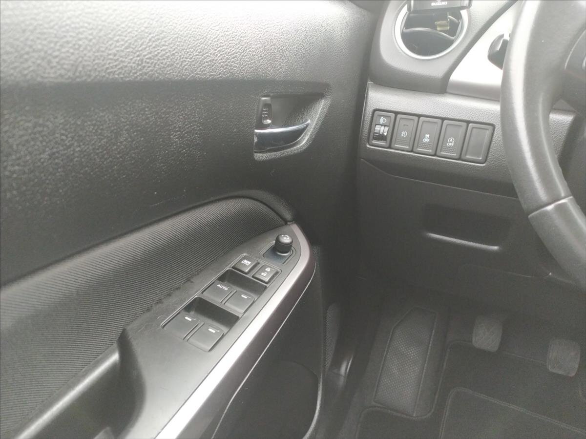 Suzuki Vitara SUV 998,0 82 kw